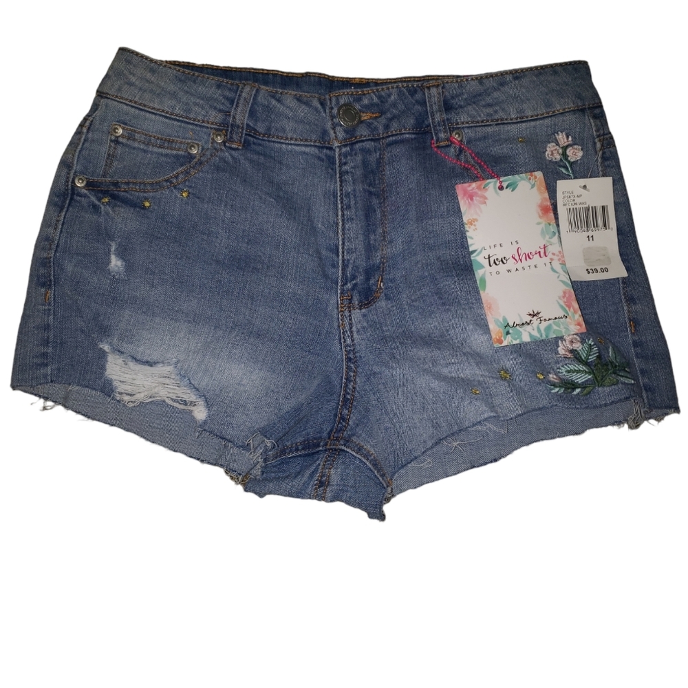 ADORABLE !! 💋 Almost Famous Denim high waisted shorts